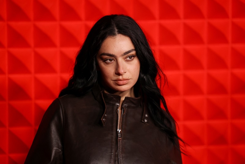 Charli Xcx Makes Surprise Appearance As “sally” During Role Model’s ‘saturday Night Live’ Performance