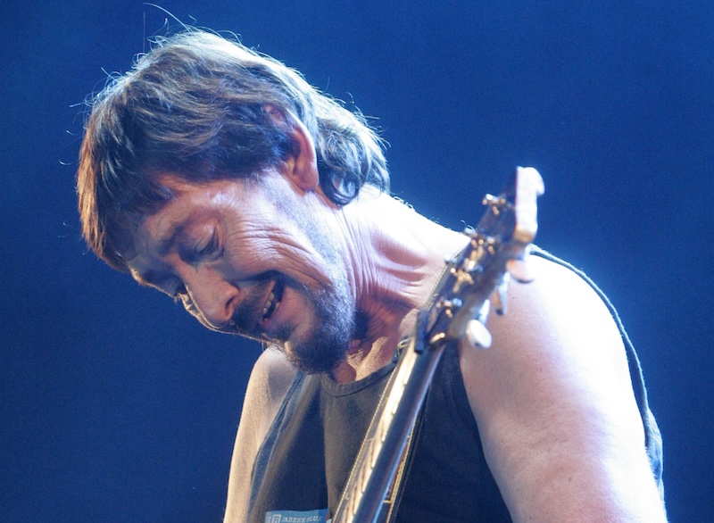 Chris Rea, Grammy Nominated British Blues Rocker Known For “driving Home For Christmas,” Dead At 74
