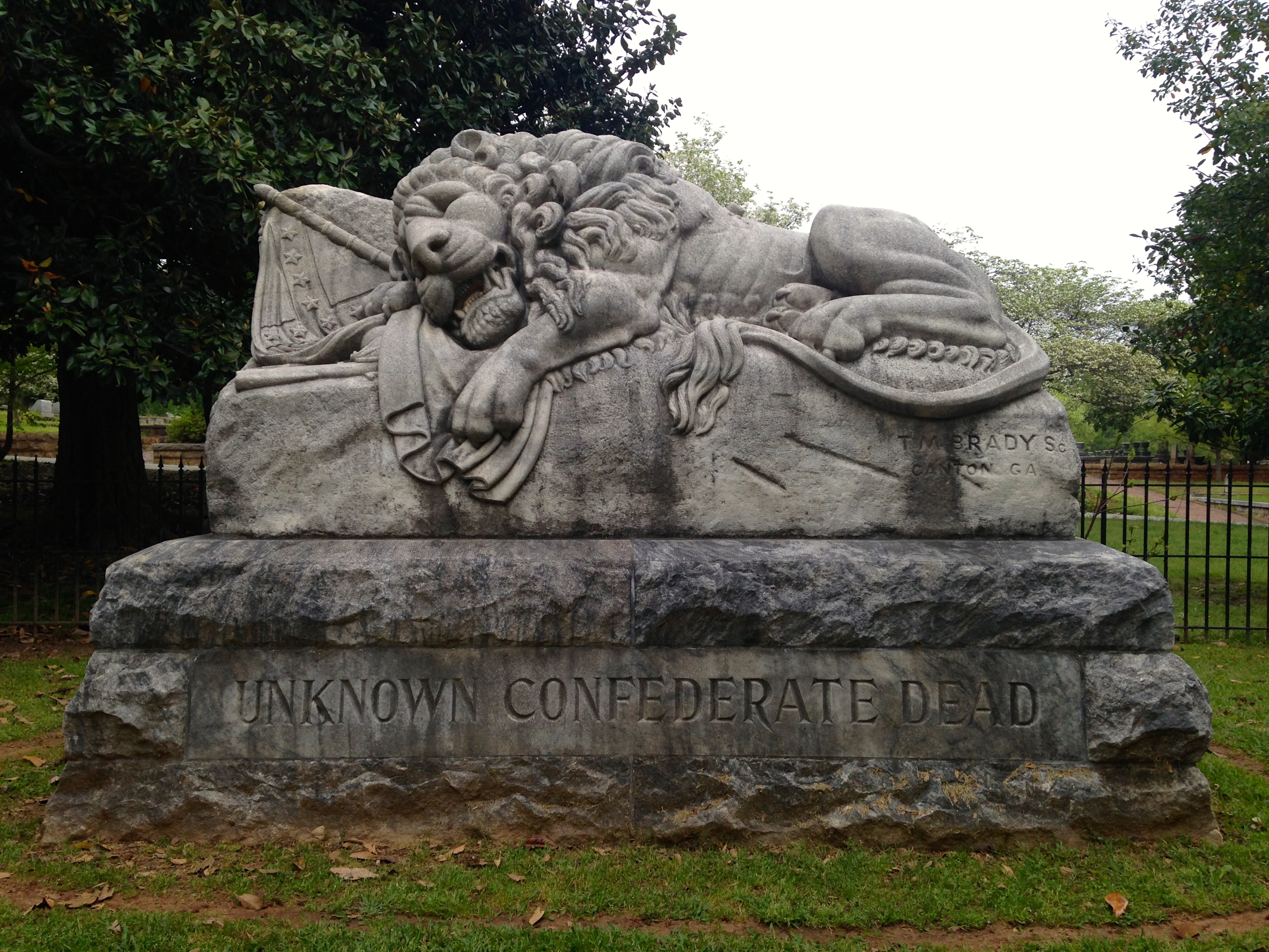 are dogs allowed in oakland cemetery