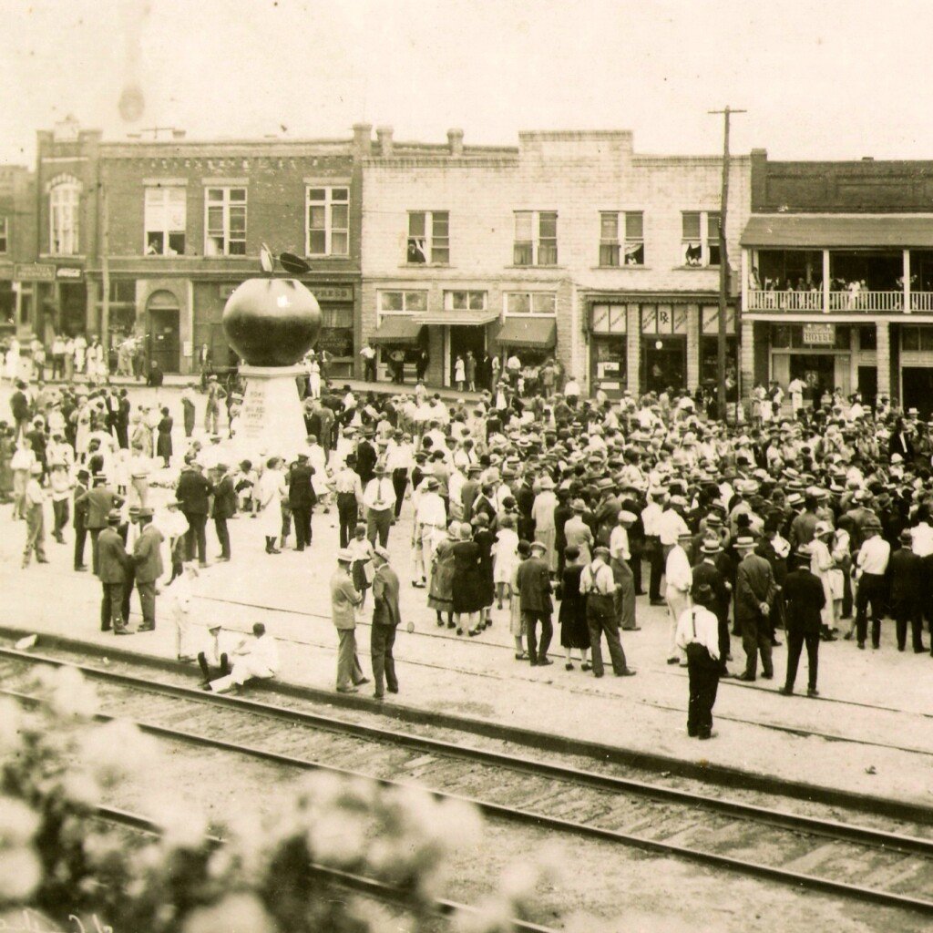 Big Red Apple Dedication 1926 Copy