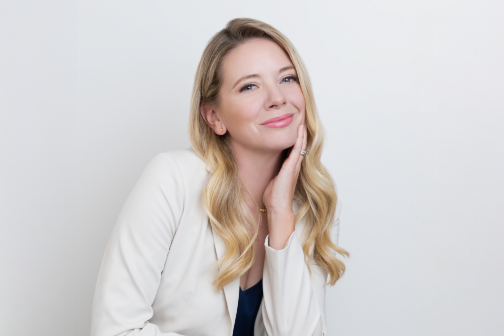 Headshot Kerri Meade