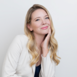 Headshot Kerri Meade