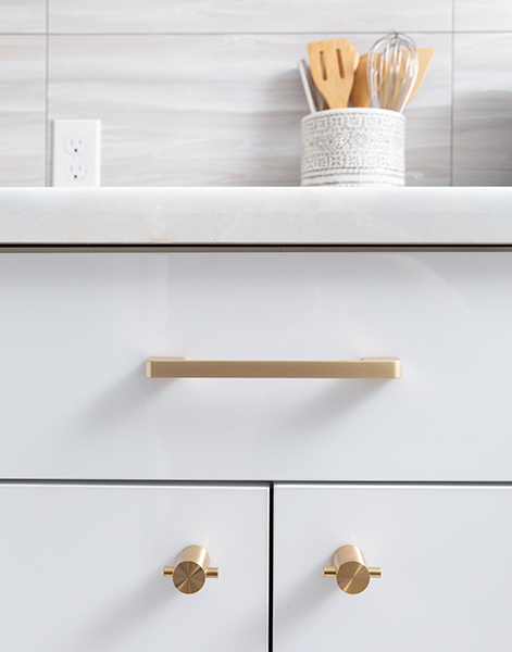 gold hardware on white cabinetry