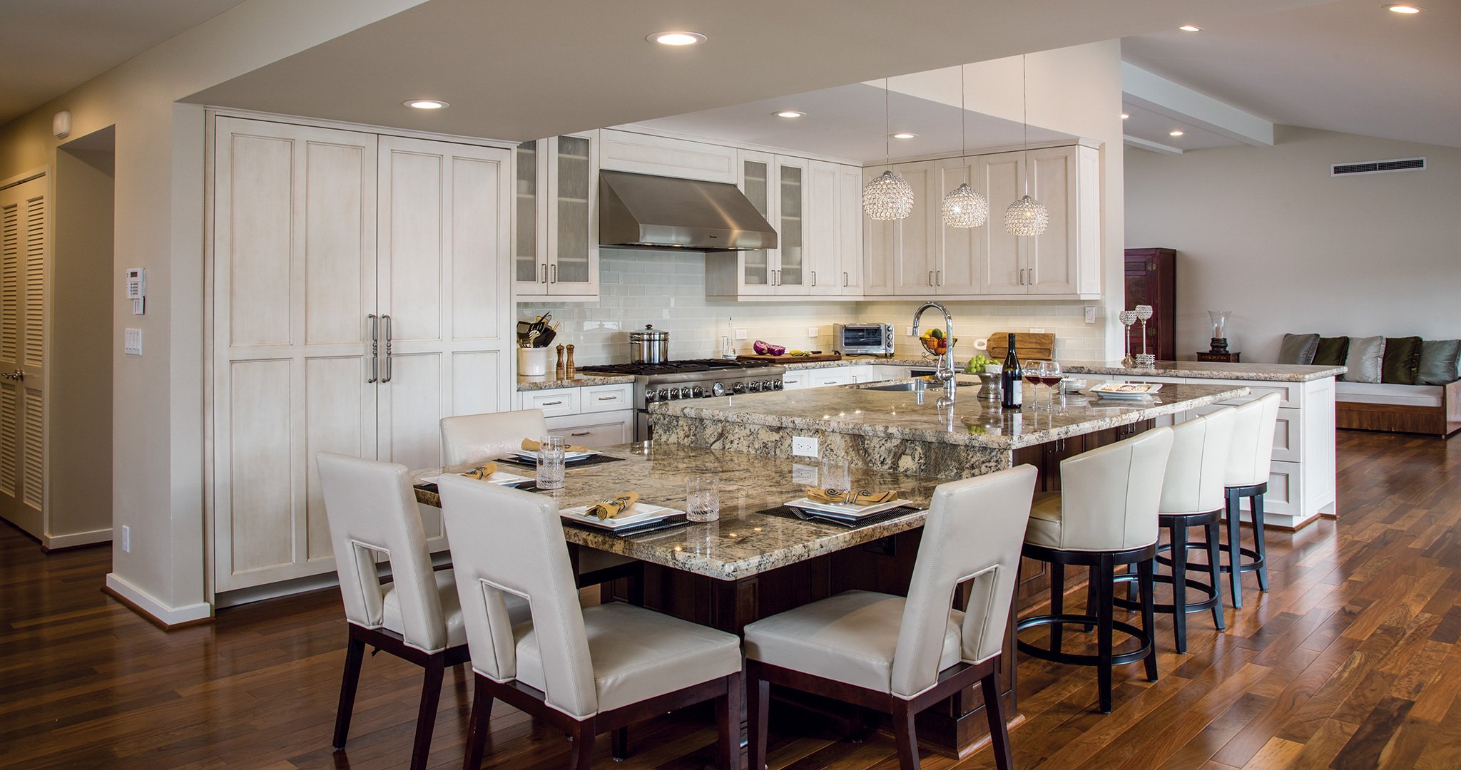 This Openconcept Kahala Kitchen is Designed Around a Unique Island