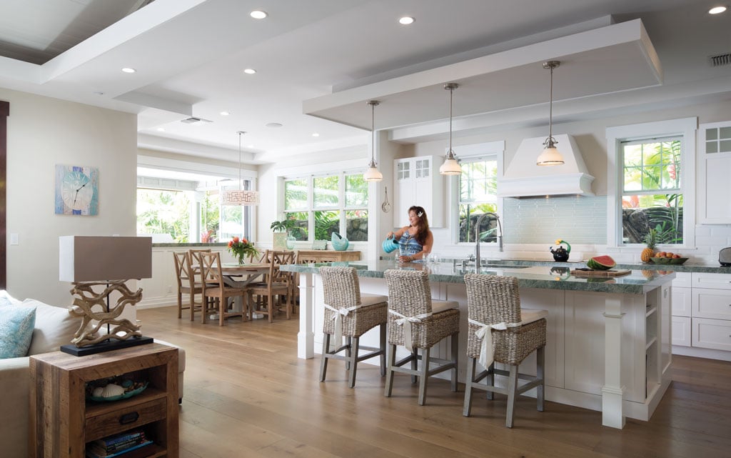 https://wpcdn.us-east-1.vip.tn-cloud.net/www.hawaiihomemag.com/content/uploads/2021/02/image1-HHR-1017-Connected-Coastal-Modern-Kitchen-with-Pacific-Home-Furnishings.jpg