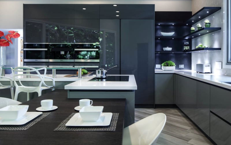 Warthen Team on X: Black kitchens are just as timeless as white ones, they  can be cozier and a little moodier. This stylish space just might inspire  you to go dark. #kitchen #