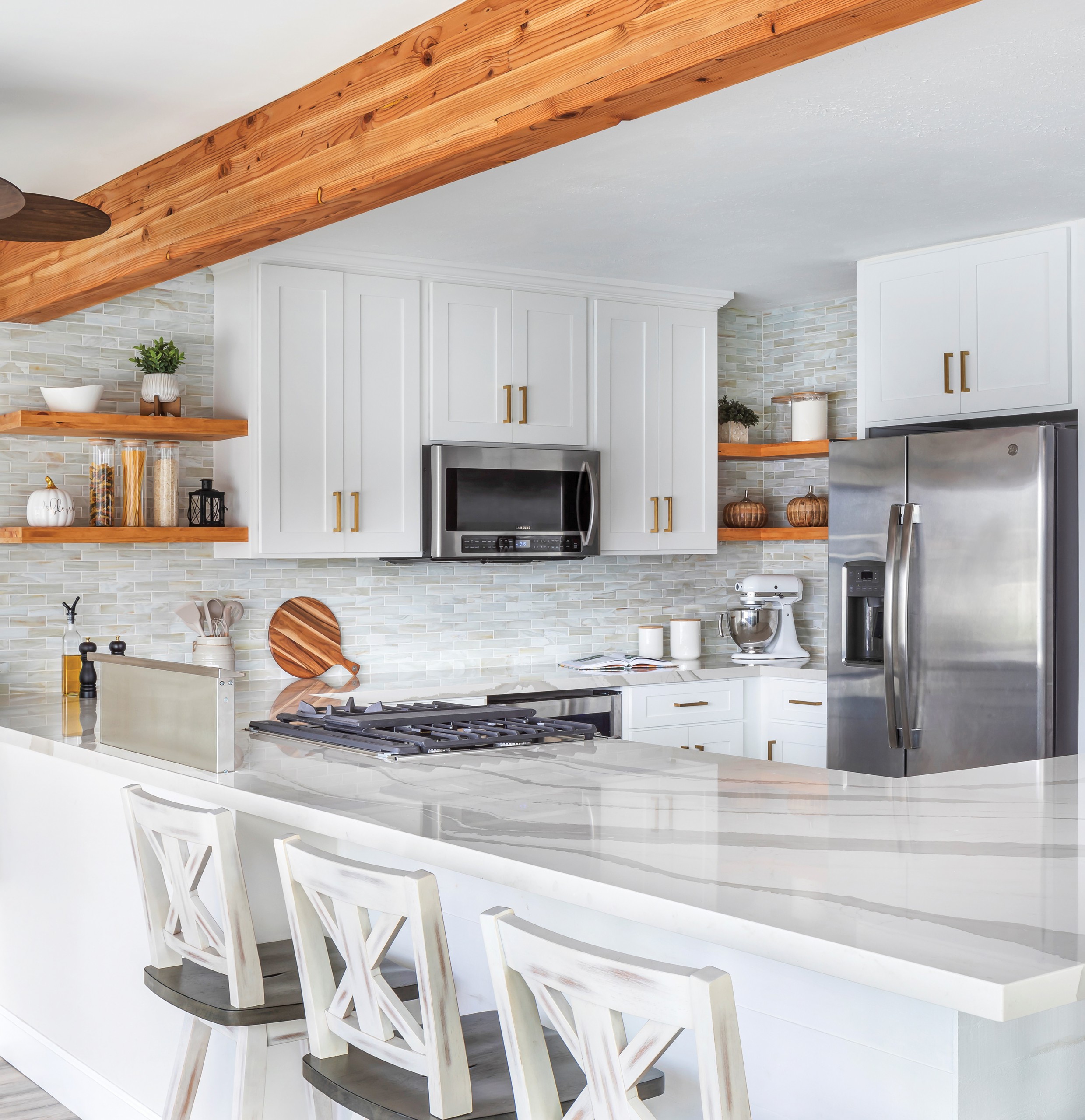 Farmhouse Meets Coastal in this Remodeled Kitchen Hawaii Home