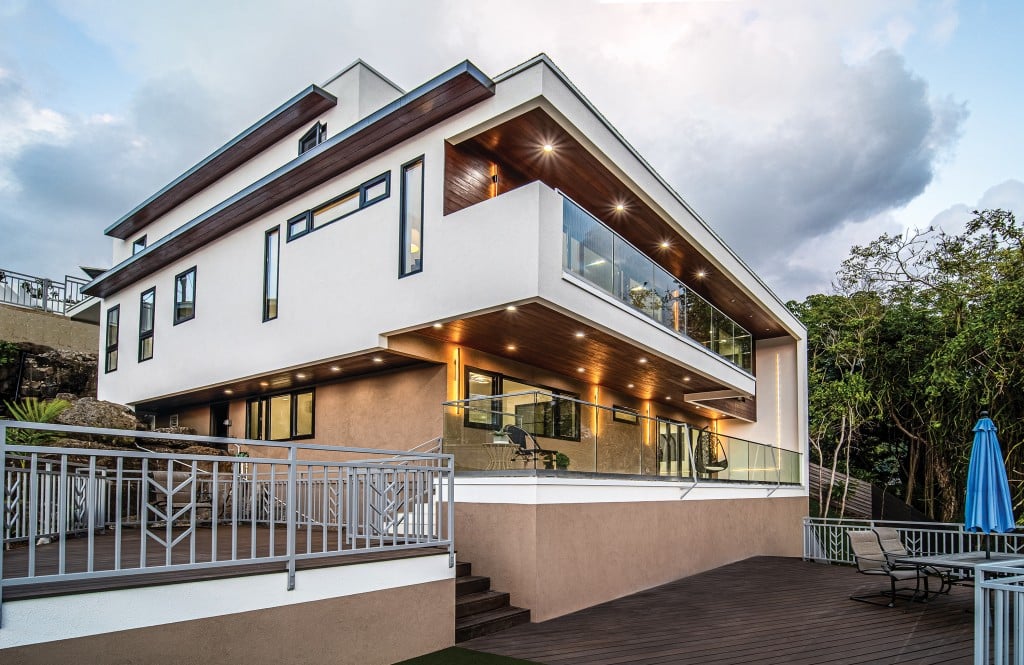 exterior shot of modern luxury home in hawaii