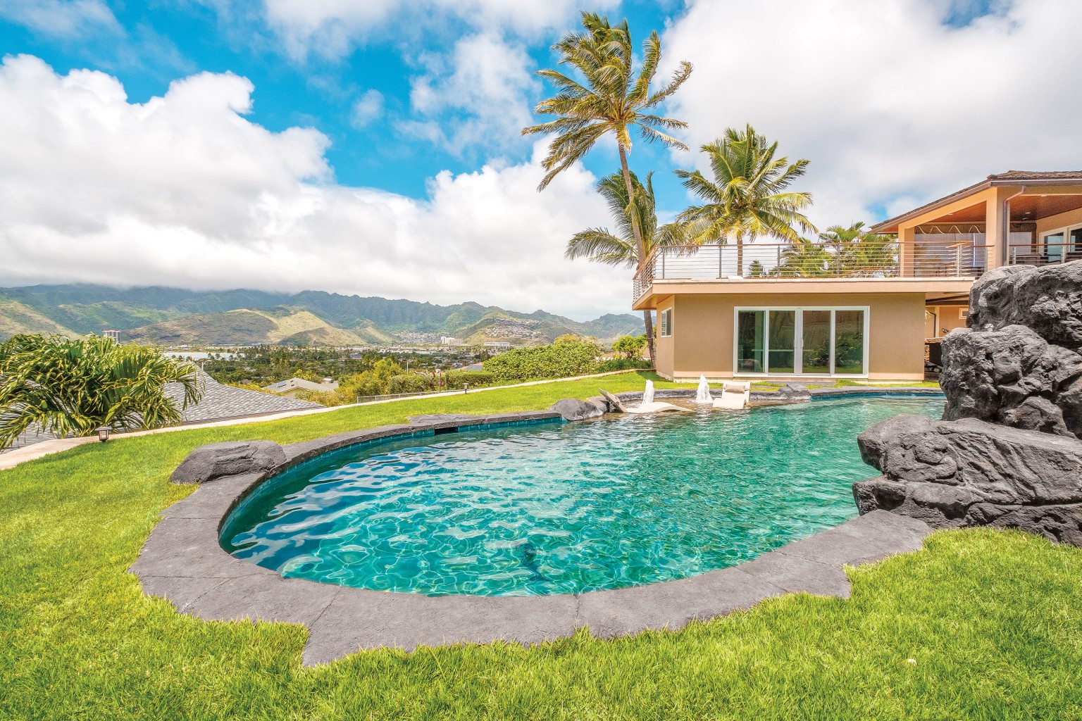 A Renovated Home Overflows with Refreshing Features - Hawaii Home ...