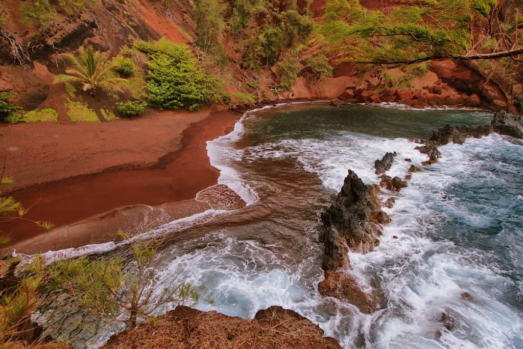 Kaihalulu Red Sand Beach