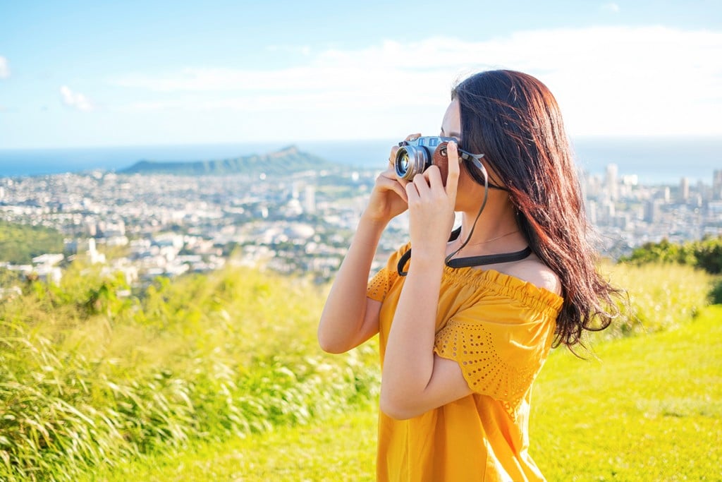 girl taking pictures in hawaii