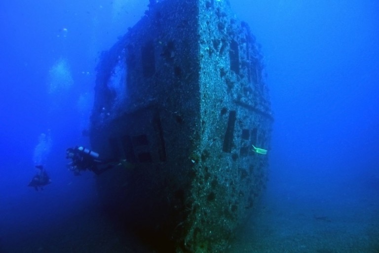 6 Fascinating Hawaii Shipwreck Sites You Need to See - Hawaii Magazine