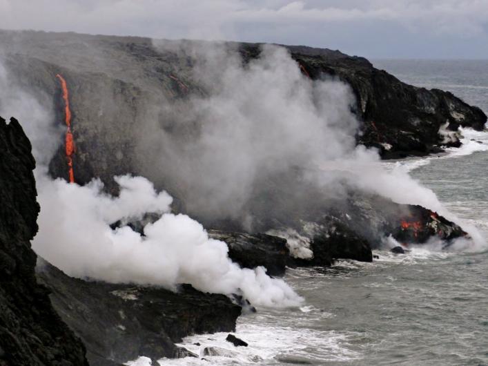 Hawaii Volcanoes National Park offering hikers access to lava flow’s ...