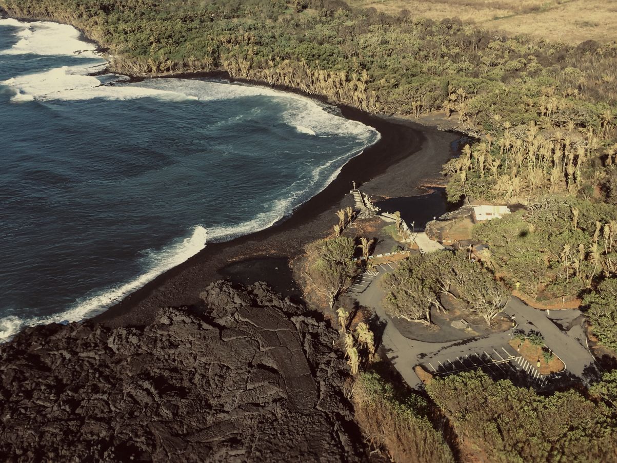 Theres A New Black Sand Beach On The Big Island And Its Gorgeous Hawaii Magazine 7362