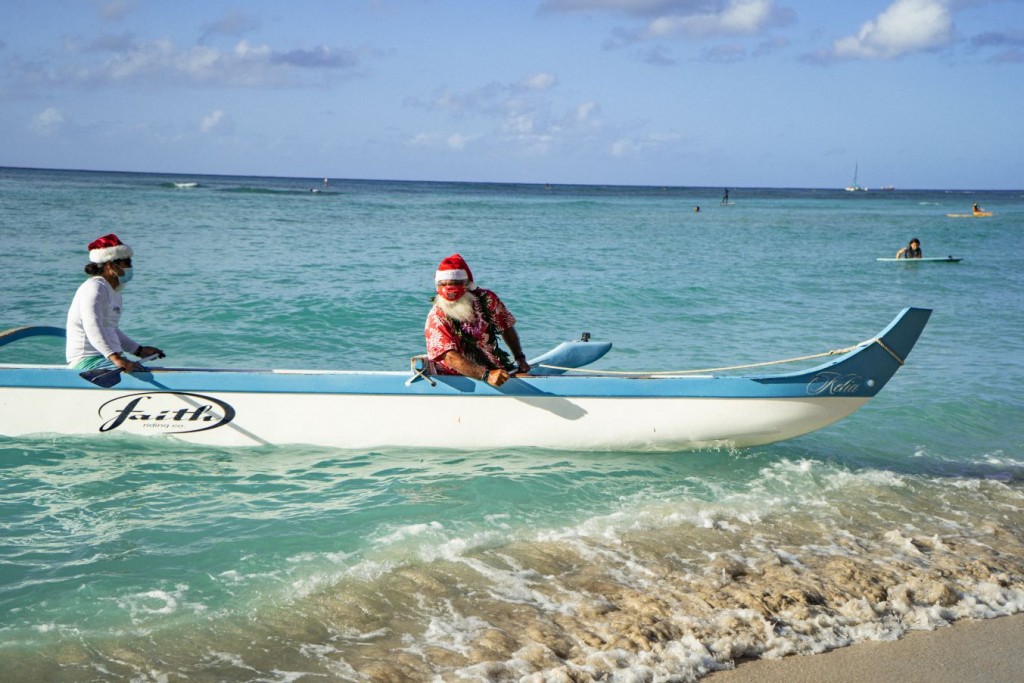 hawaiian santa in canoe