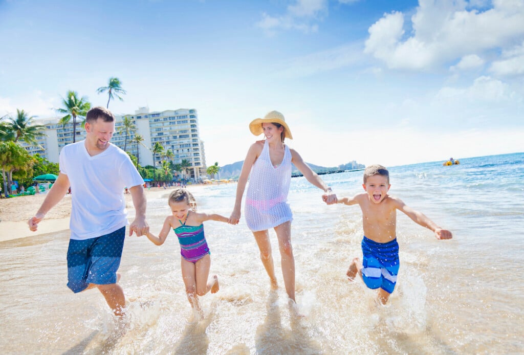 A Family Of Four Enjoying A Summer Vacation In Waikiki Beach