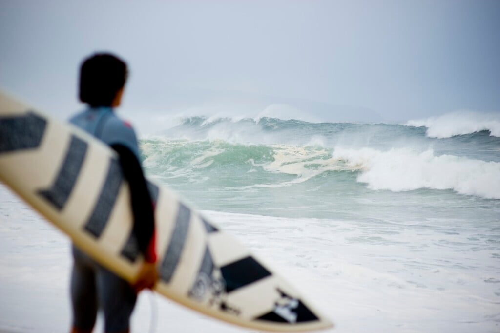 Surfer Scene A Day Before The 25th Eddie Aikau Big Wave Invitational. The Biggest Swell On The North Shore For 10 Years Brought 30 50 Foot Waves To Waimea Bay, Hawaii