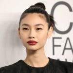 Actor Hoyeon Jung Poses On The Carpet At The 2021 Cfda Awards In New York