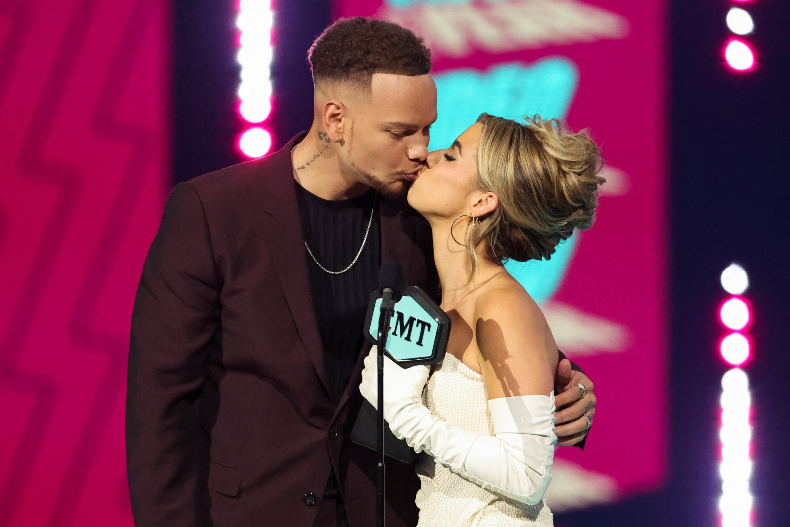 Kane Brown & Katelyn Brown Win Video Of The Year At The 2023 CMT Music