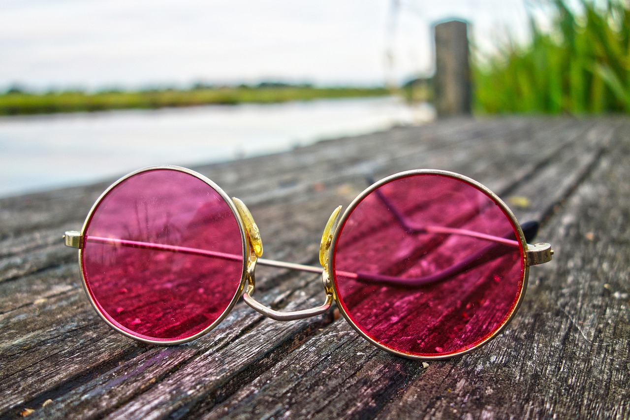 Summer Safety Tip: Don't Leave Sunglasses on Your Dashboard - Hits 96 - Vimarsana News