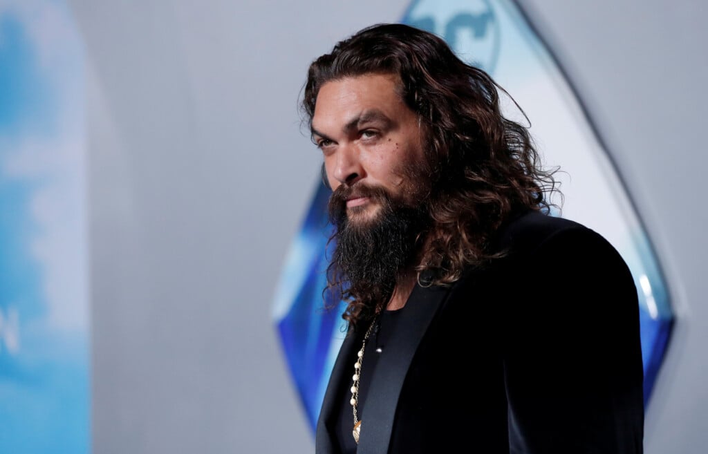 Cast Member Momoa Poses At The Premiere For "aquaman" In Los Angeles