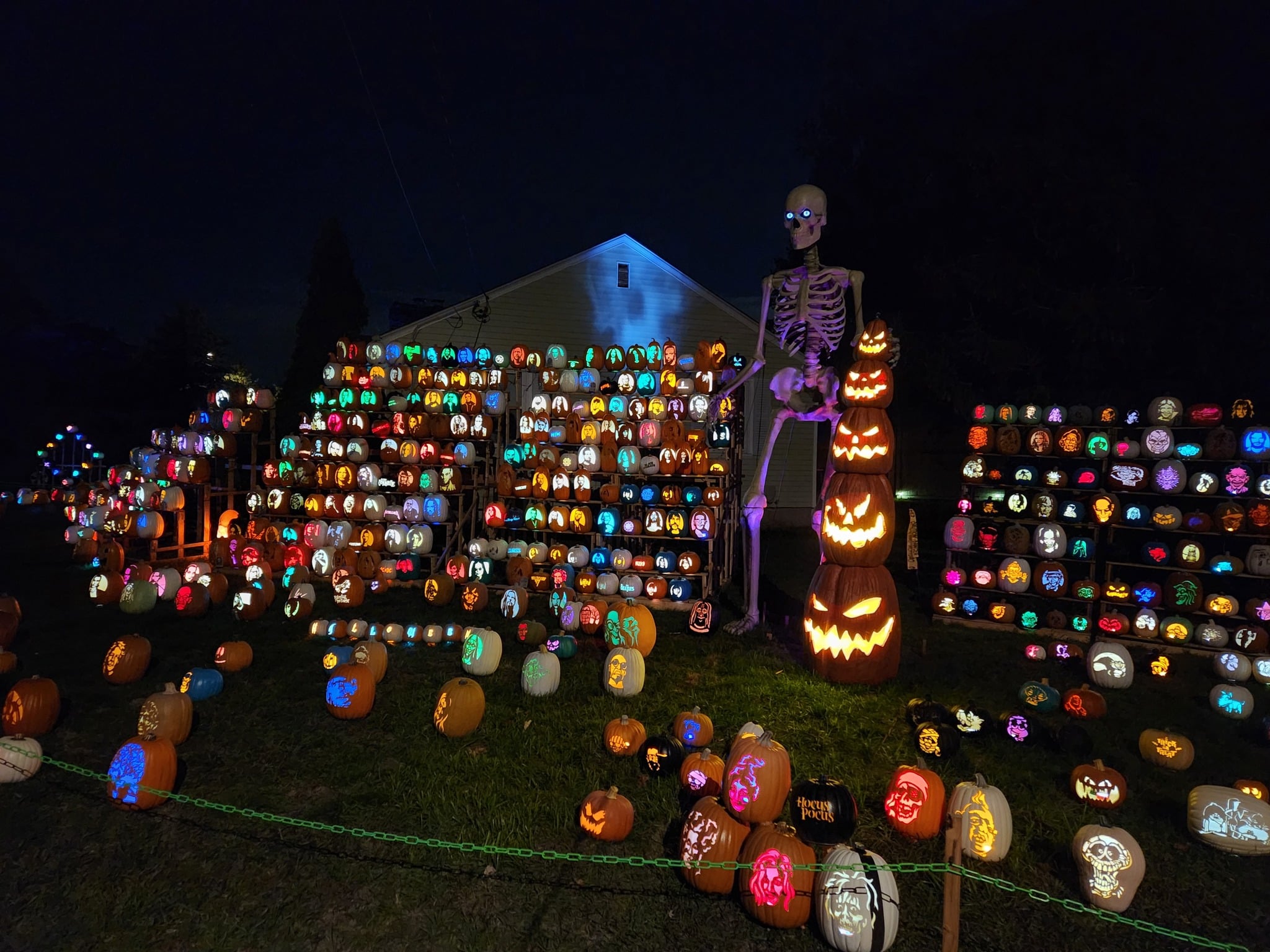 Rhode Island man's "House of 1,000 Pumpkins" - Hits 96 | WDOD-FM