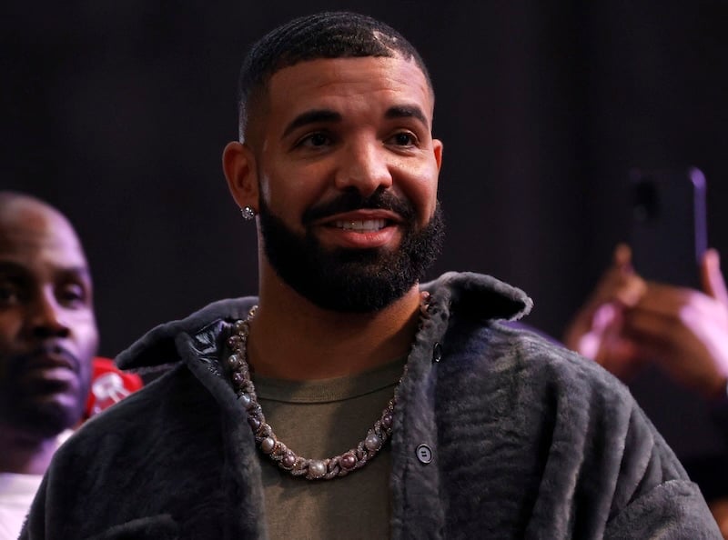 Drake Joins Nicki Minaj Onstage, Seemingly Responds To Kendrick Lamar