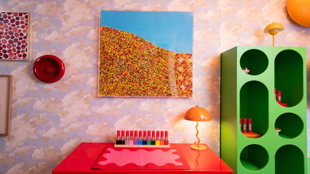 Skittles Rainbow Fies Mini Nyc Apartment For One Fan To Live Rent Free For A Year Ft Blog0424 02 844d0ef5ef3a4da4987509396657be6e