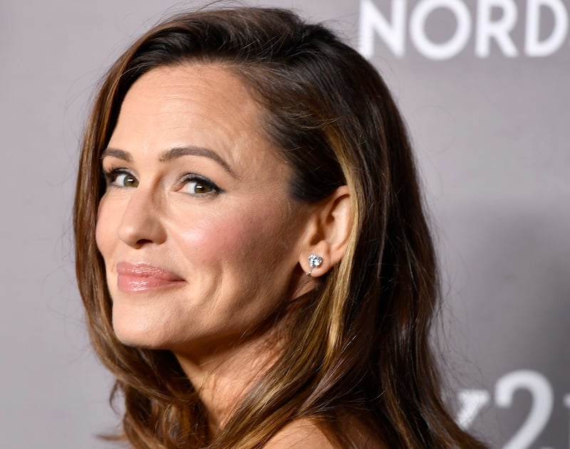 Jennifer Garner Got Stuck In An Elevator For Over An Hour At Comic Con