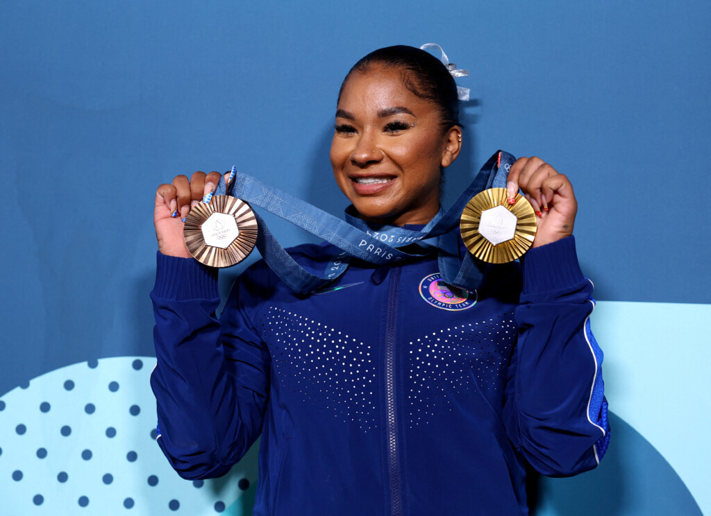 Artistic Gymnastics Women's Floor Exercise Victory Ceremony
