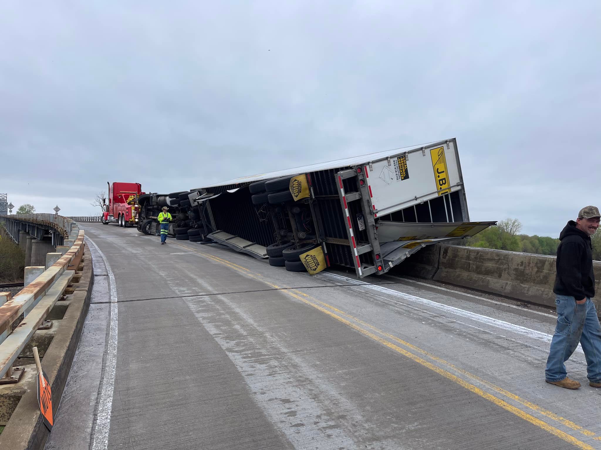 U.S. 51 Ohio River "Cairo" Bridge reopened after semi truck rollover