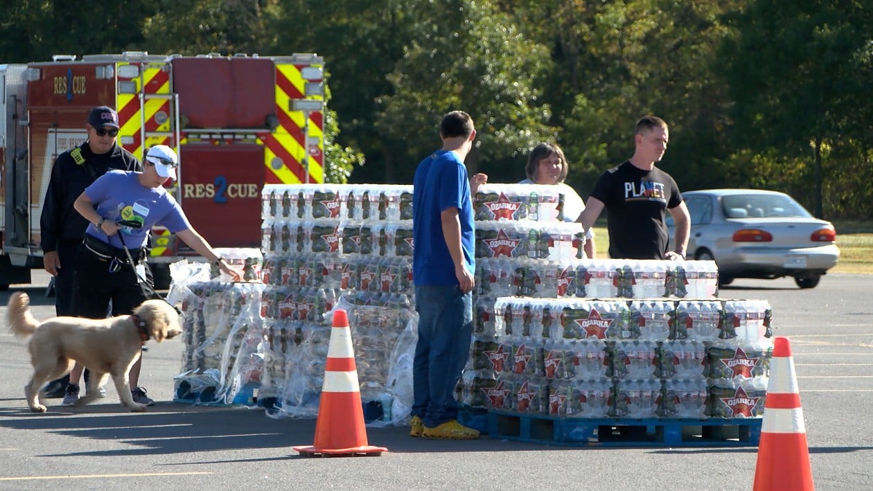 Cape Girardeau Fire Department hands out water for the second day of the boil water order KBSI