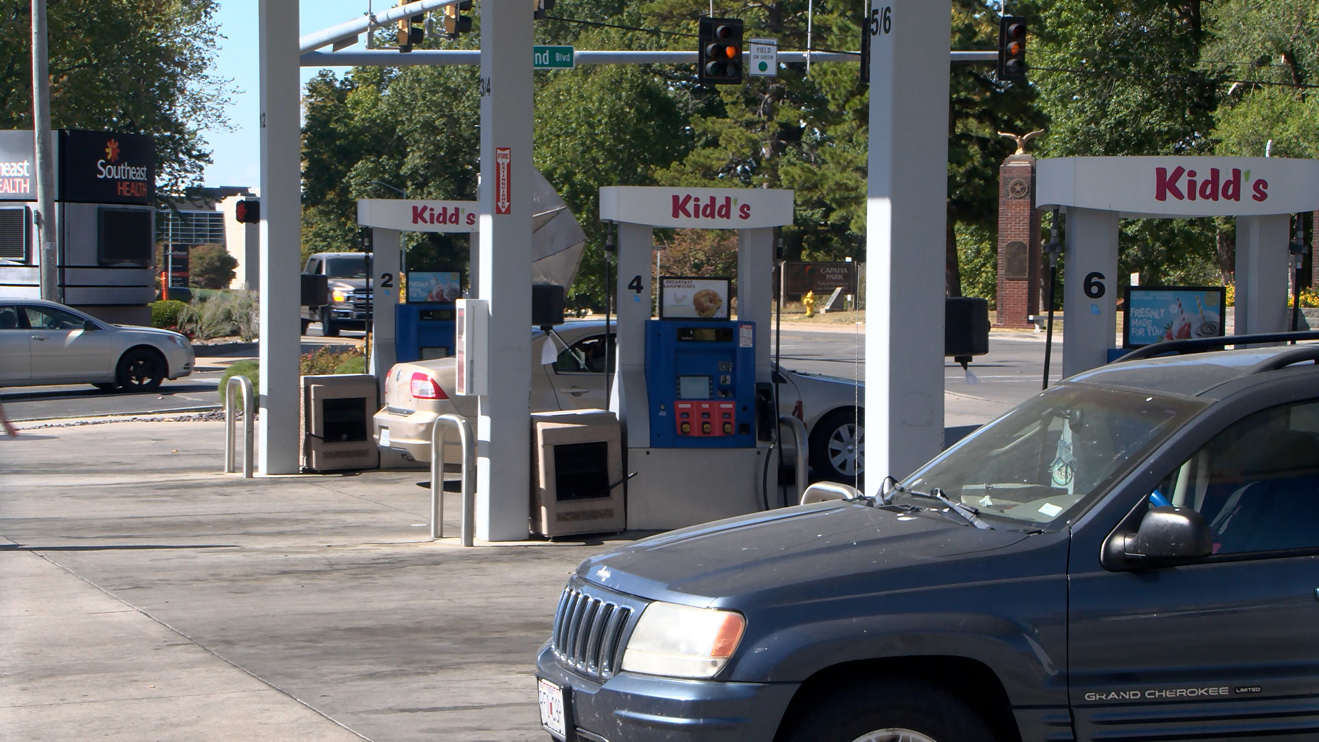 Gas prices down in Missouri, White House announcement could keep prices