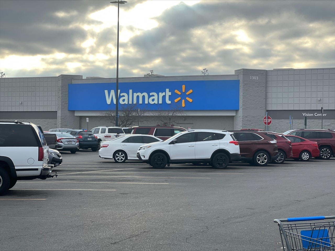 Man shot in leg in vehicle on Sikeston Walmart parking lot - KBSI FOX23 ...