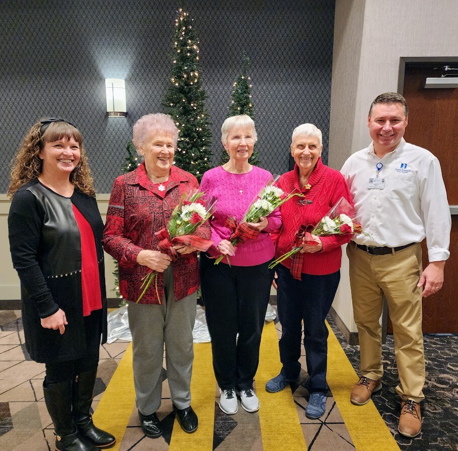 Saint Francis Healthcare System’s Auxiliary Volunteers and Auxilians of the Year (Source: Saint Francis Foundation)