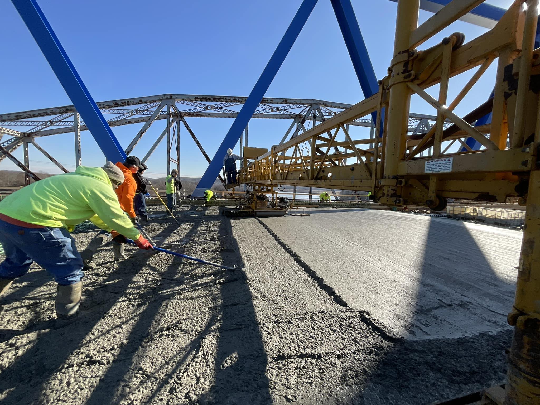 Crews work on 2nd concrete pour on main span of new U.S. 60 Cumberland
