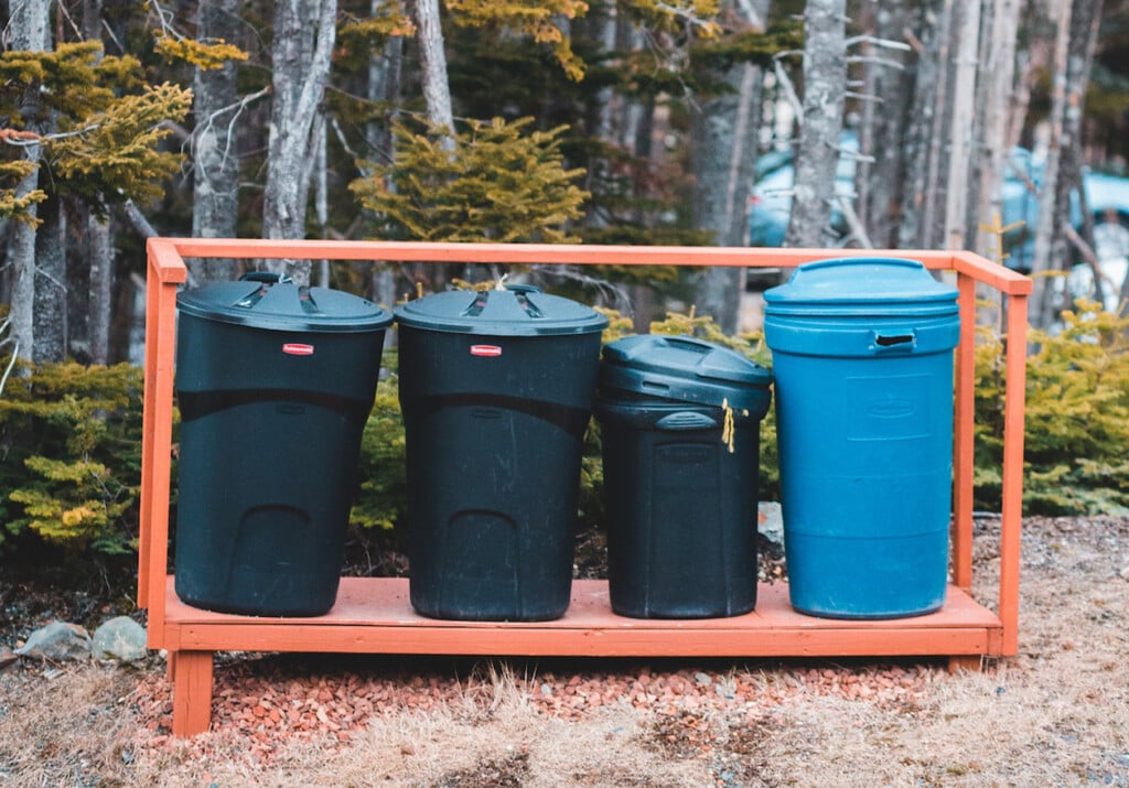 Trash Cans (Source: Pexels/Erik Mclean)