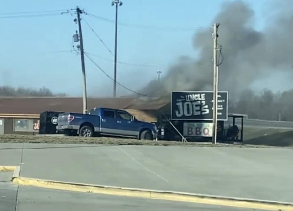 fire at Uncle Joes in Ina, IL (Source: Jefferson Fire Protection District Facebook/unknown photographer)