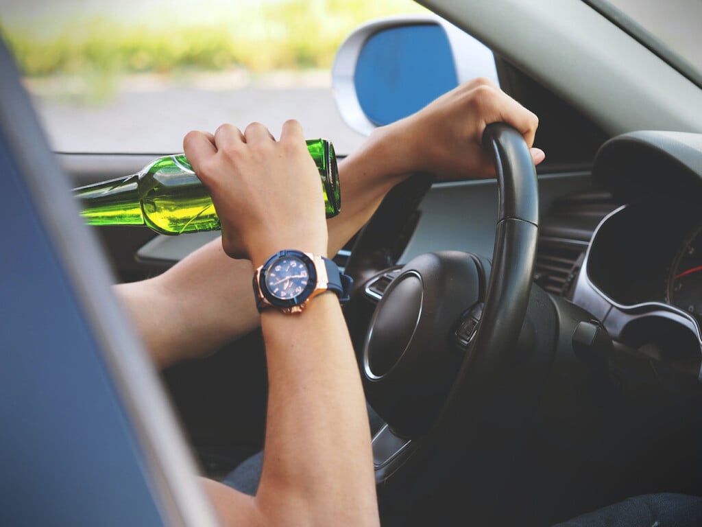 drinking and driving (Source: Pexels/Energepic.com)