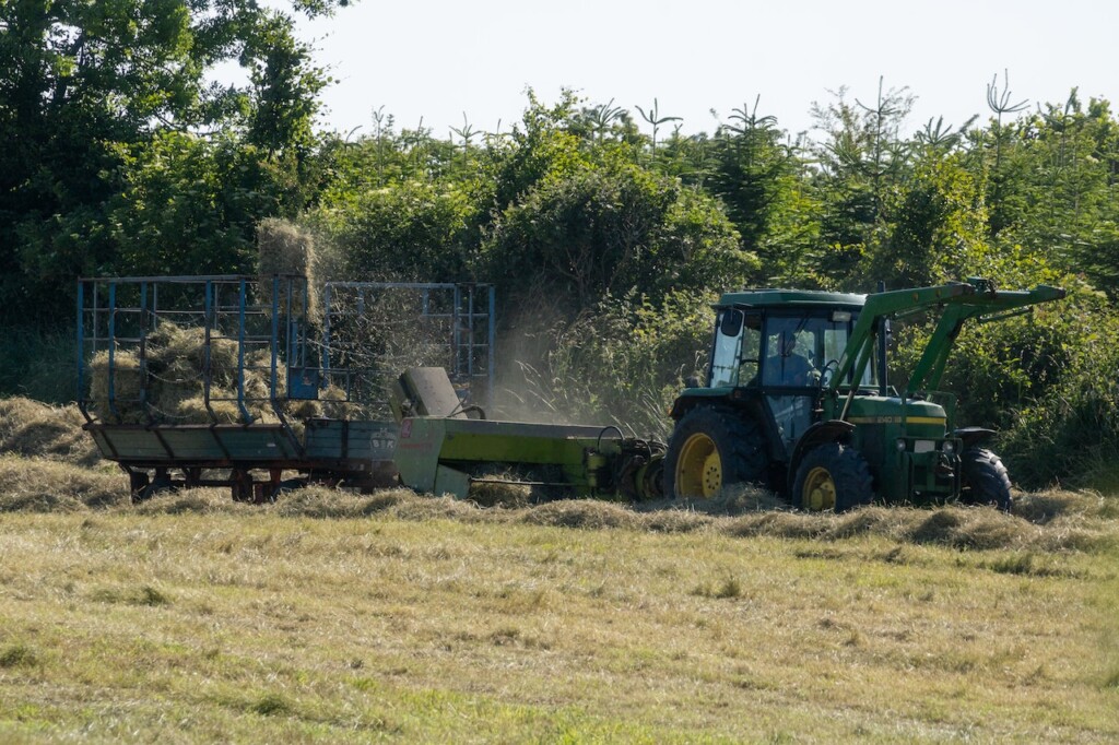 old John Deere tractor baling hay (Source: Pexels/Mirko Fabian)