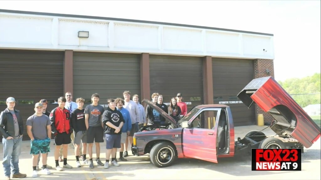 Poplar Bluff Students Convert Truck Into Electric Vehicle