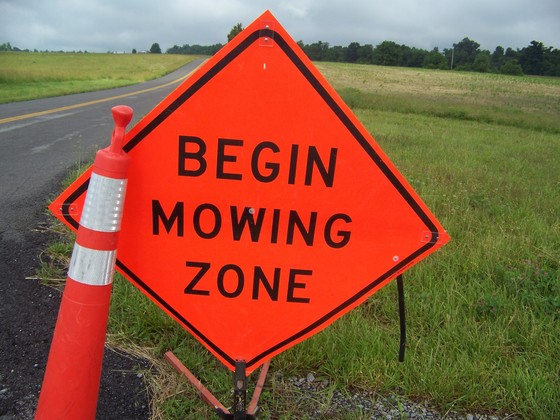mowing zone sign (Source: KYTC)