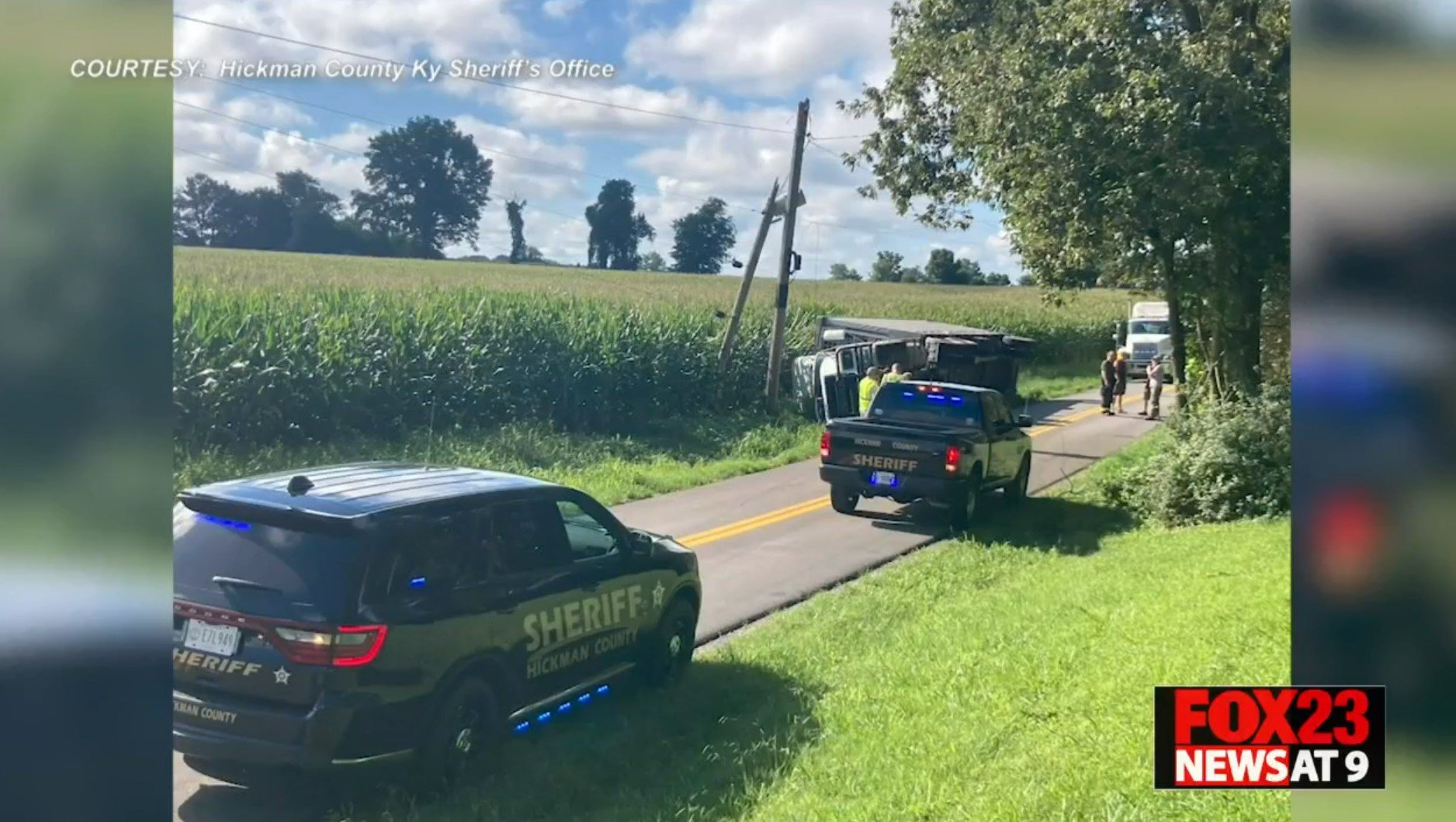 Semi hauling chickens crashes in Hickman County KBSI Fox 23 Cape