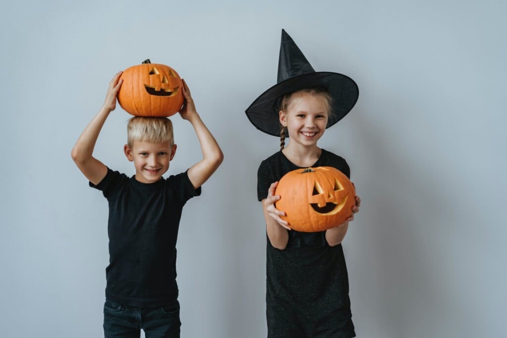 trick or treat kids (Source: Pexels/Olia Danilevich)