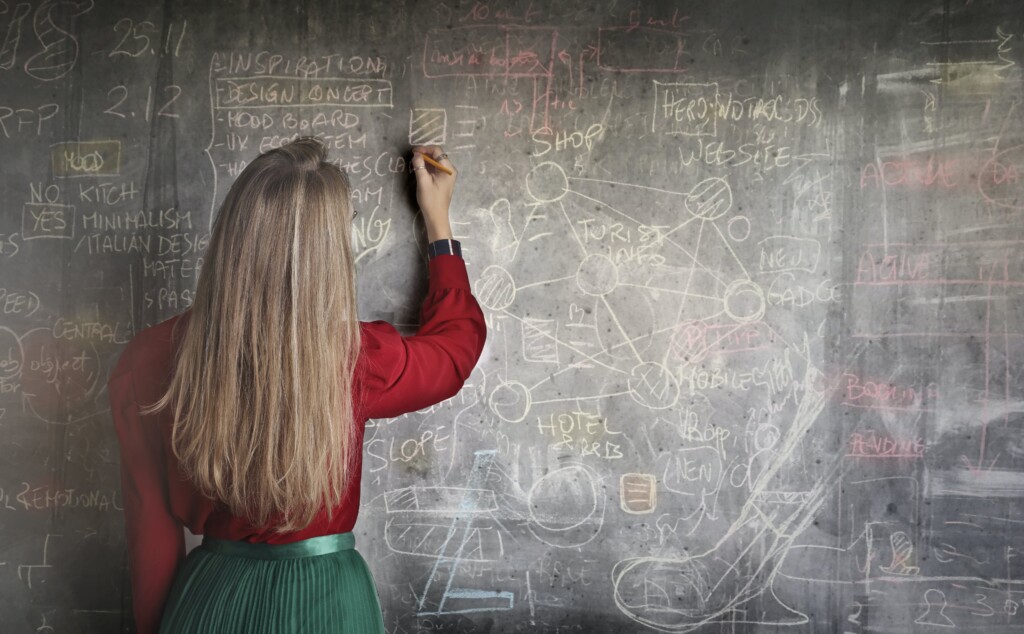 physics teacher (Source: Pexels/Andrea Piacquadio)