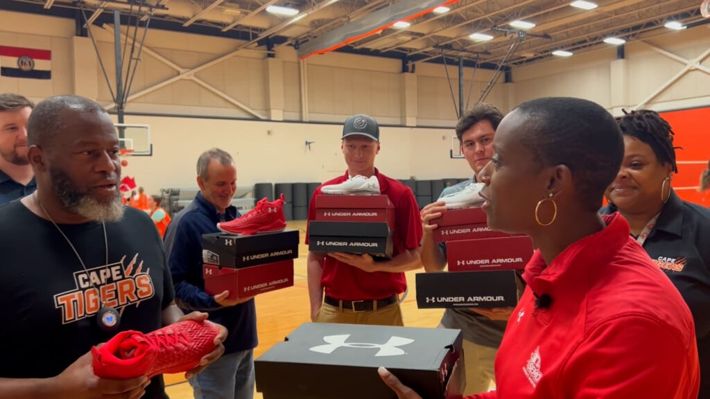 Semo Womens Basketball Donates Shoes