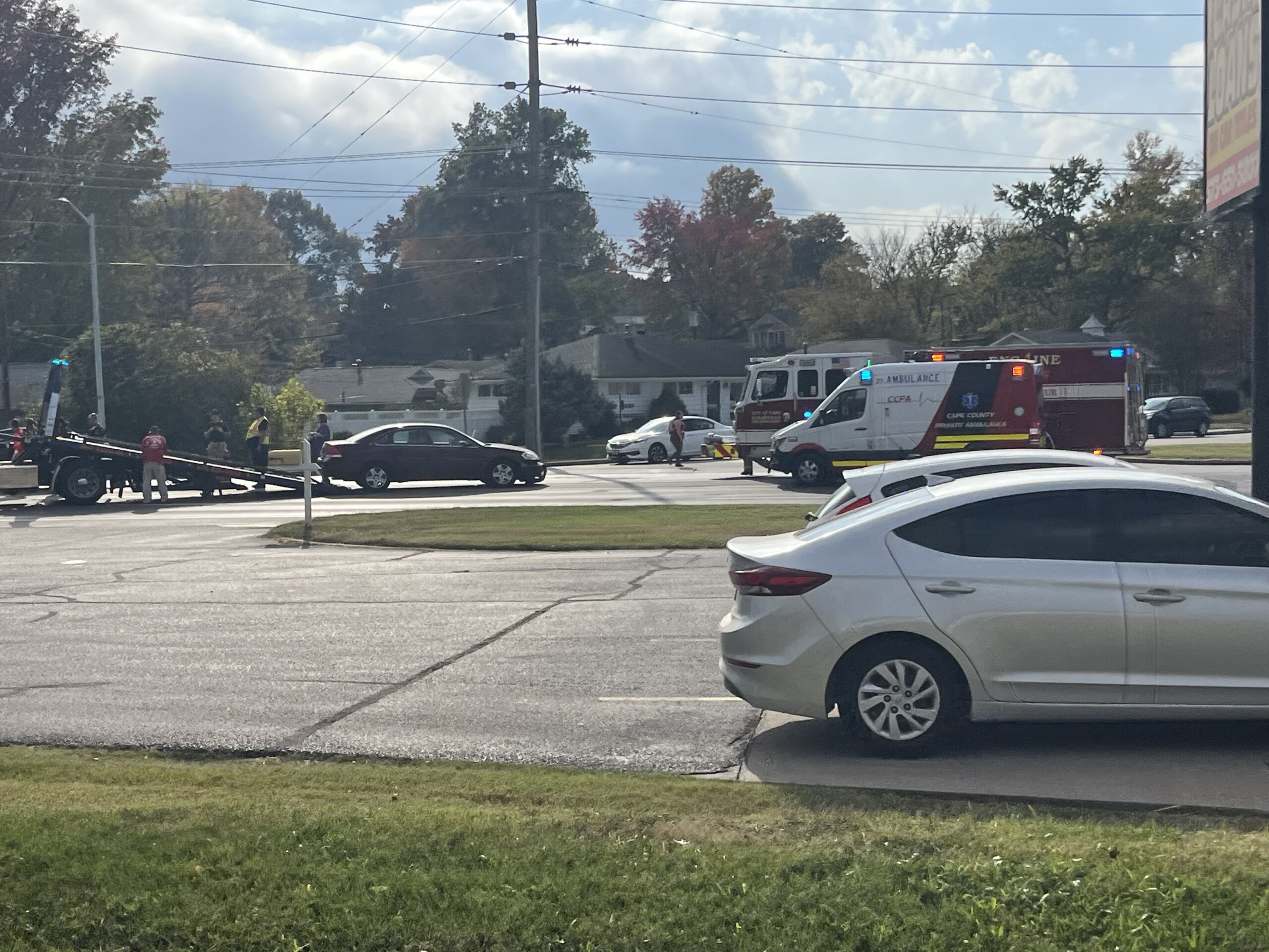Emergency crews respond to crash on Kingshighway in Cape Girardeau