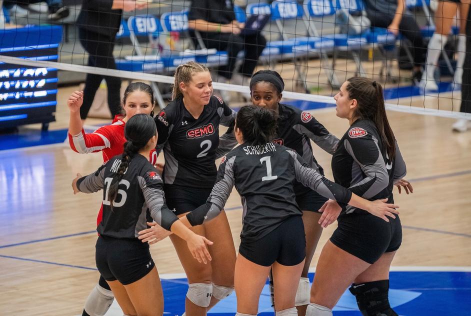 SEMO volleyball (Source: SEMOredhawks.com)