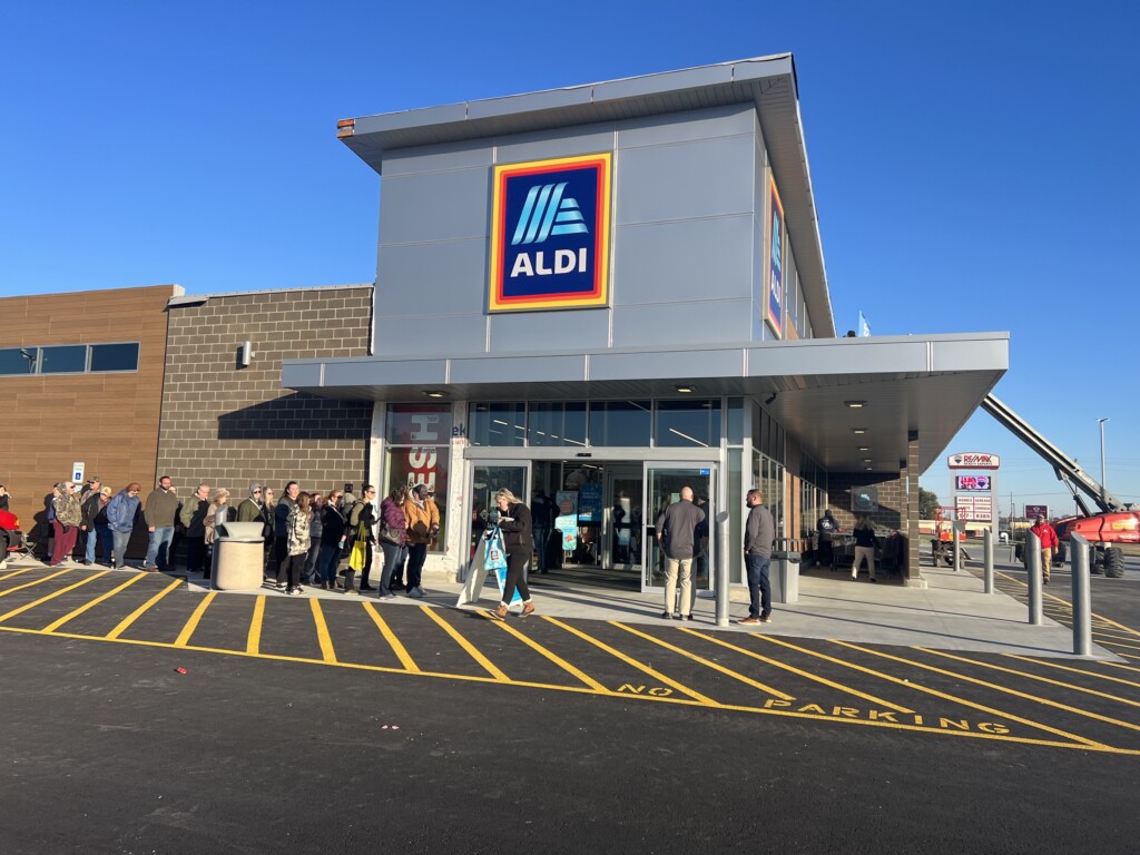Perryville Aldi grand opening on Nov. 2 (Source: FOX23 Multimedia Journalist Sasha Moore)
