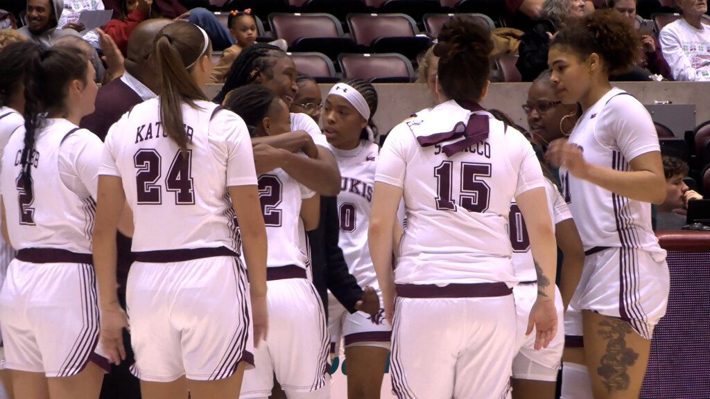 Sports Zone 12923 Siu Womens Basketball Vs Slu